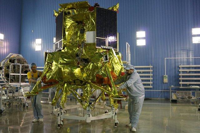 РИА Новости: «Луна-25» могла рухнуть из-за неисправности прибора «Биус-Л»